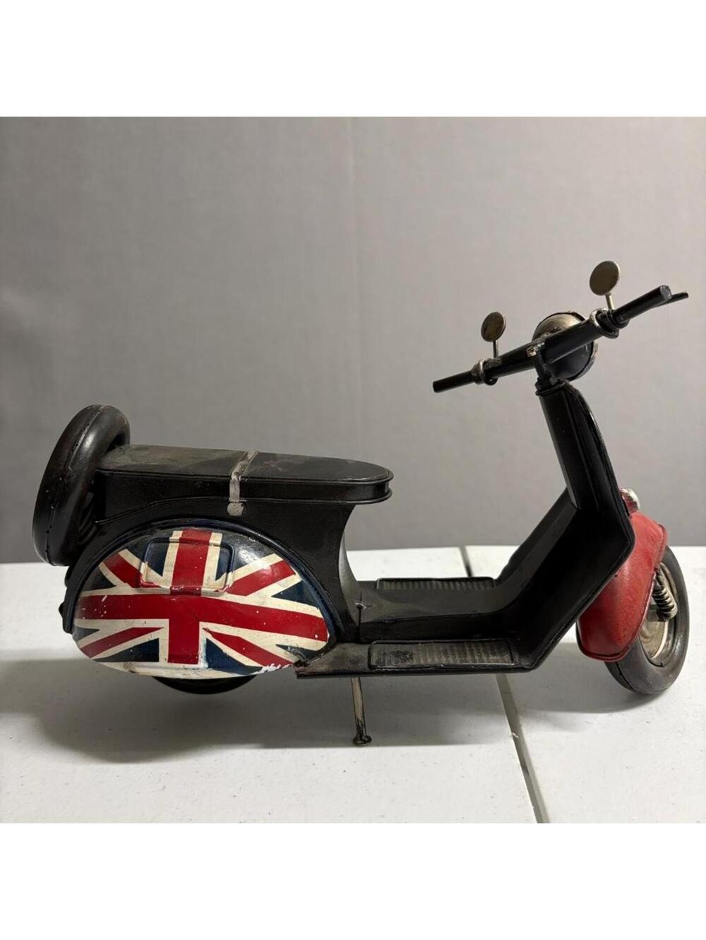 Vintage Metal Vespa Scooter Model Union Jack British Flag Decorative Figurine - Picture 4 of 12